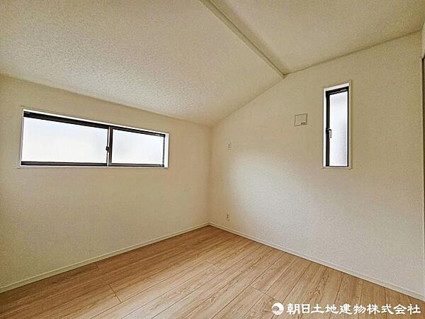 どの部屋にいても明るい日差しを感じられます。