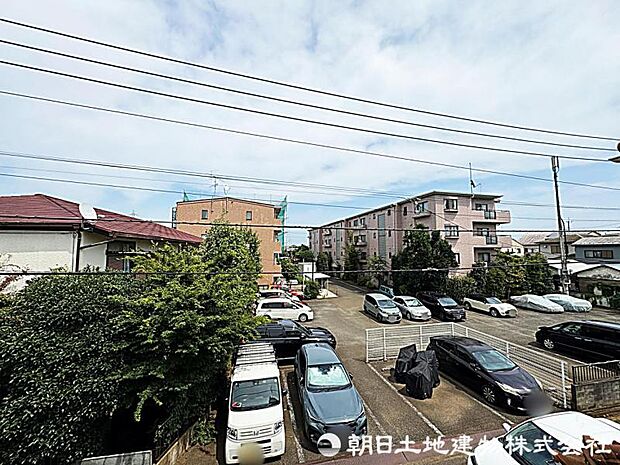 眺望が見込めない分、人目を気にせず安心して生活できます。落ち着いた快適な住空間です。