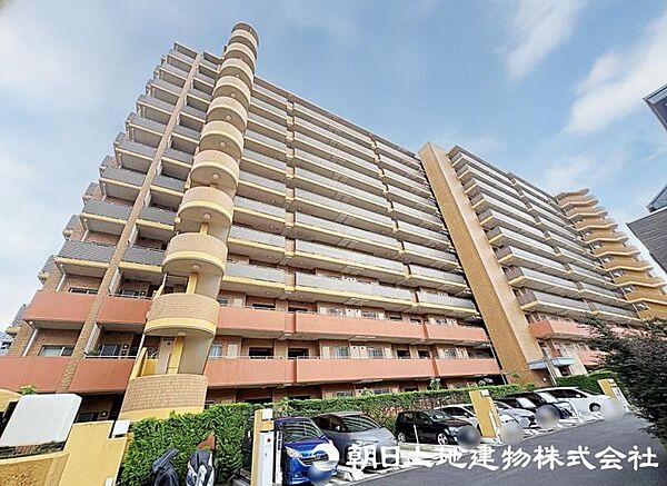 【外観】存在感あるフォルム。駅近SRC12階建てのマンションです。