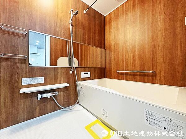 お子様と一緒に浸かれる広いバスタブで、バスタイムをさらに楽しく