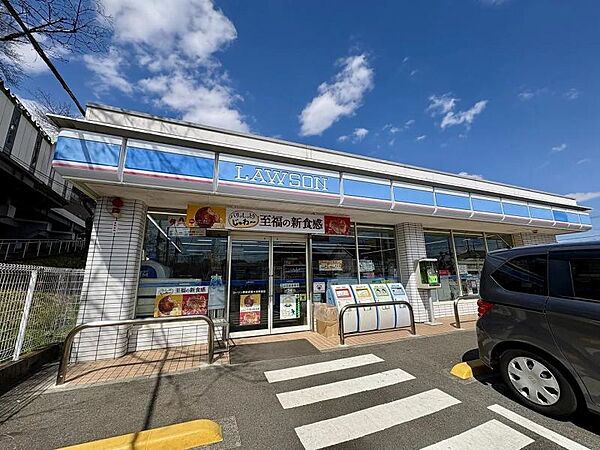 ローソン 西武武蔵大和駅前店