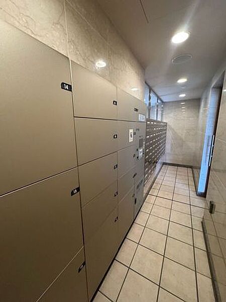宅配ボックスもあるので不在時でも荷物が受け取れます。