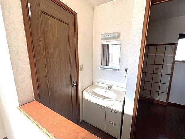 2階にも洗面所があります♪