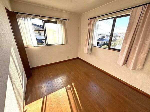寝室・子ども部屋・書斎など、家族構成やライフスタイルに応じて柔軟に使えます。