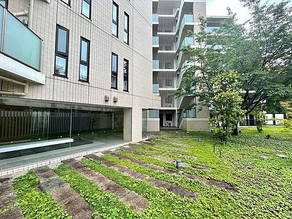 【外観】駅まで徒歩でラクラクアクセス可能な利便性と、広がる空、多様な自然がめいいっぱい楽しめる喜びの空間。便利な都市機能と子供の成長に無くてはならない自然が融合した価値ある住環境です。