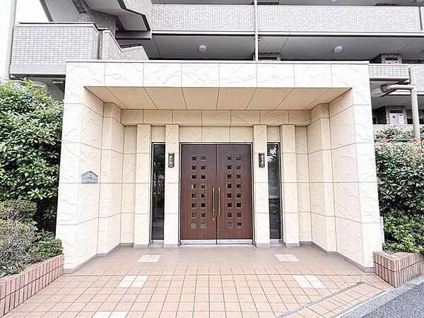 【エントランス】正面玄関であるエントランスは、マンションにおいては訪問者が最初に訪れる部分でもあり、第一印象を決める顔ともいえる場所です。日々の生活をイメージしながら設備や使いやすさをチェック！