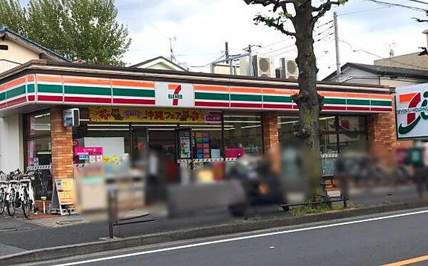セブンイレブン川崎渡田東店 徒歩2分。欲しいものが欲しい時に手に入る“街の冷蔵庫”。こだわりのおにぎりやコーヒー、日用品まで揃い、24時間いつでも頼れる安心の店舗。 140m