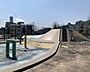 周辺：田島ふれあい公園 大きなグラウンドと、アスレチック遊具やネット付きの砂場が分かれており、子どもたちがのびのびと遊べる場所として親しまれています。 210m