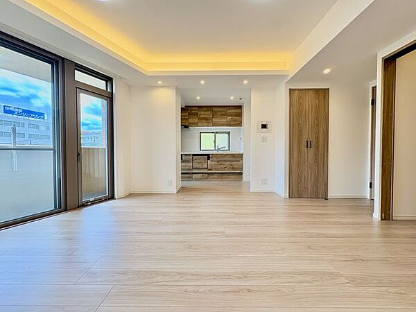 【リビング】専有面積80.75m2の3LDKプラン。全居室収納が叶う暮らしがすっきりとした空間を保ち、ご家族それぞれの心地よい個室ライフをスマートに実現します。