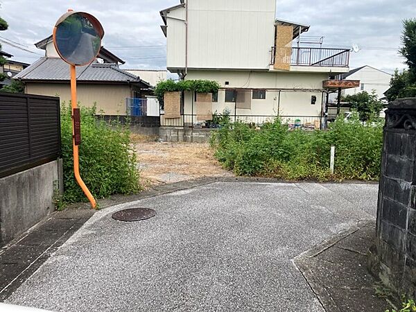 前面道路　南西側　公道　幅員約4.0m　接道約4.3m