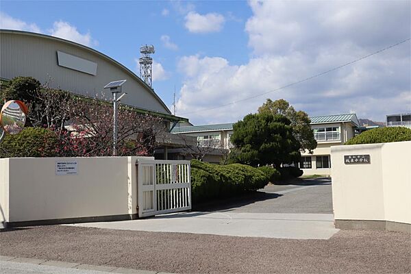 高知市立城東中学校（900m）