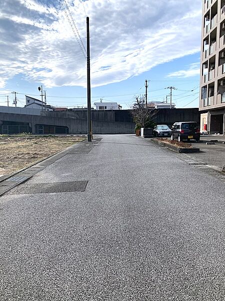 前面道路　公道　北側　幅員約5.99m