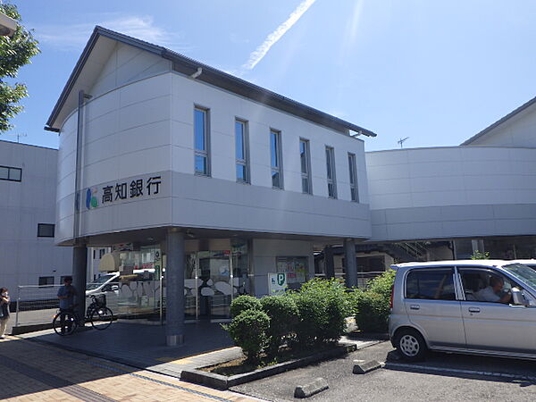 高知銀行竹島支店（906m）
