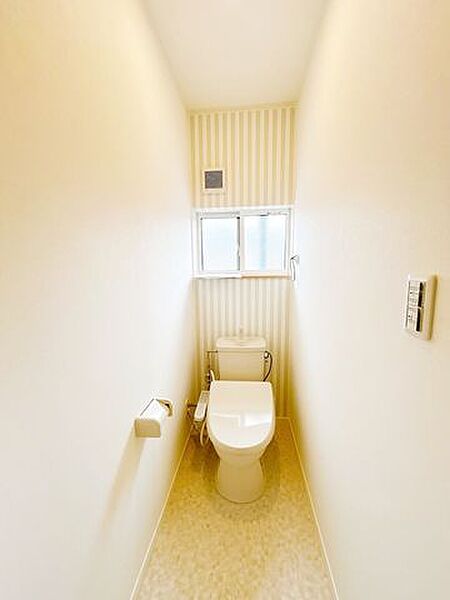 【リフォーム済】トイレは簡易水栓のトイレに新品交換しました。キズや汚れが付きにくい加工が施してあるのでお手入れが簡単です。直接肌に触れるトイレは新品が嬉しいですよね。
