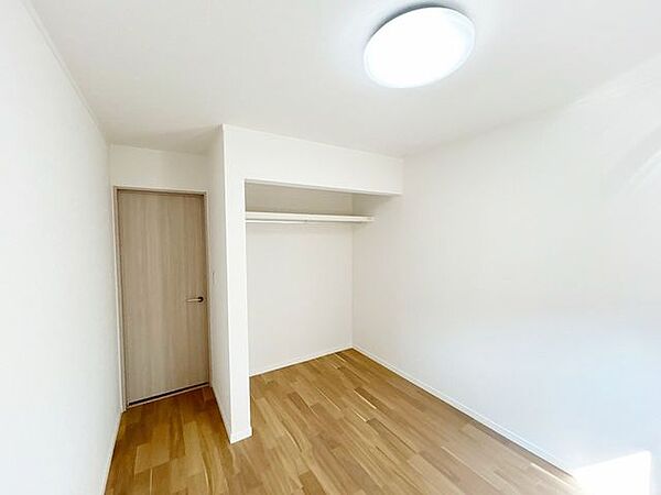 【リフォーム済】1階東側洋室別アングルです。