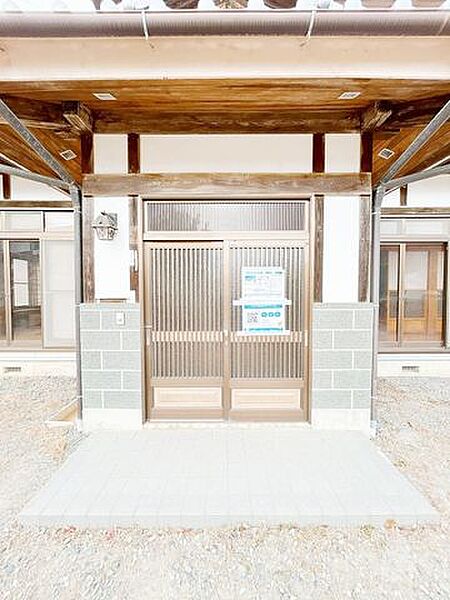 【リフォーム済】玄関は鍵交換を行いました。
