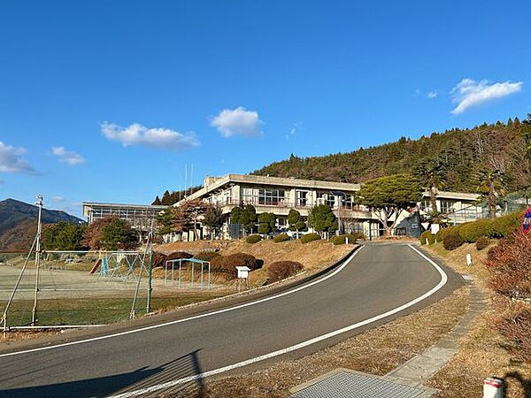 大船渡市立末崎小学校 徒歩12分。 890m