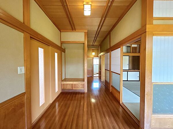 【リフォーム済】廊下です。クリーニングを行います。