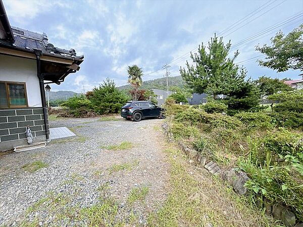 【リフォーム済】とても広大なお庭は子育てやペットとの暮らし、DIYなど自由な生活を引き立ててくれます。