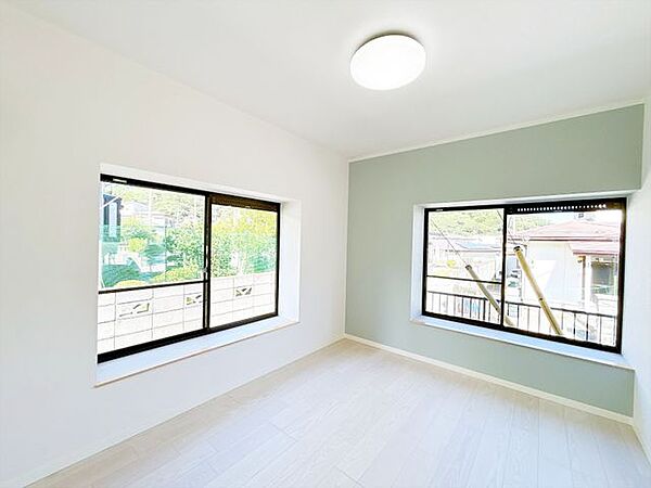 【リフォーム済】北側5.5帖和室です。洋室へとリフォームしました。クローゼットも新設しますよ。
