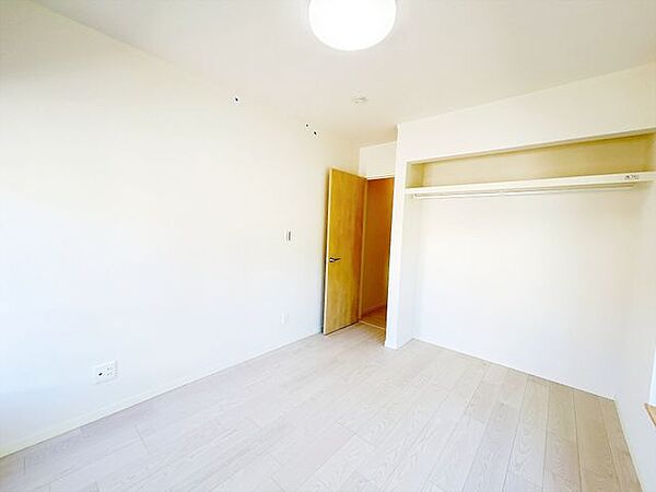 【リフォーム済】北側5.5帖和室別アングルです。