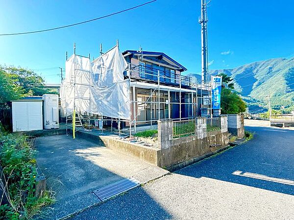 【リフォーム中】外観です。外・屋根の塗装を行います。見た目が一新され、清潔感のある仕上がりになります。