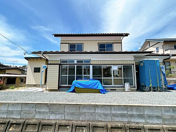 【リフォーム中】外観南側です。外壁は塗装工事を実施します。見た目もよくなりますよ。