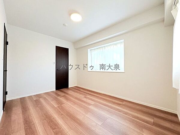 主寝室 約6.6帖