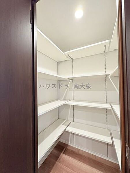 LDKに併設された大容量収納