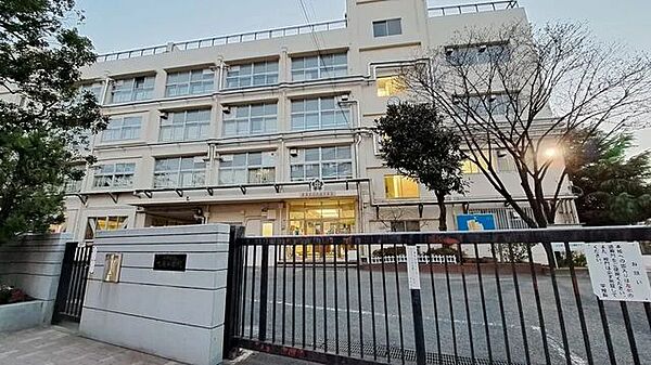 練馬区立大泉中学校 1360m