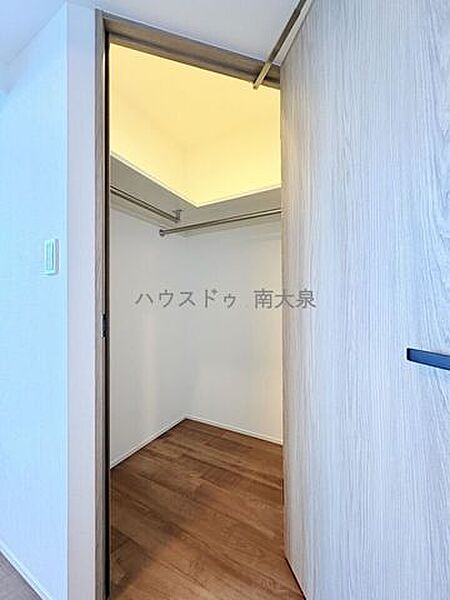 主寝室にあって便利なウォークインクローゼット