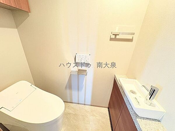 もちろんウォッシュレット付き手洗い場付きです