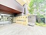 エントランス：高級感あふれるマンション入り口