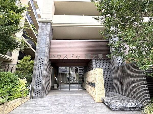 高級感溢れる外観