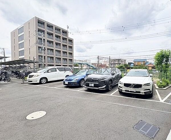 駐車場は立体と平面あり