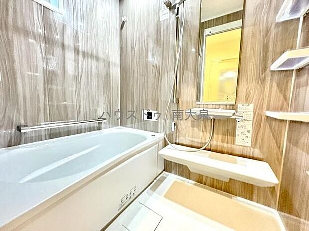 温かさを保つFRP浴槽やお風呂の床がヒヤッとしない等、機能的で清潔感溢れる浴室。快適・清潔な空間で心も体もオフになる時間を楽しむことが可能です。