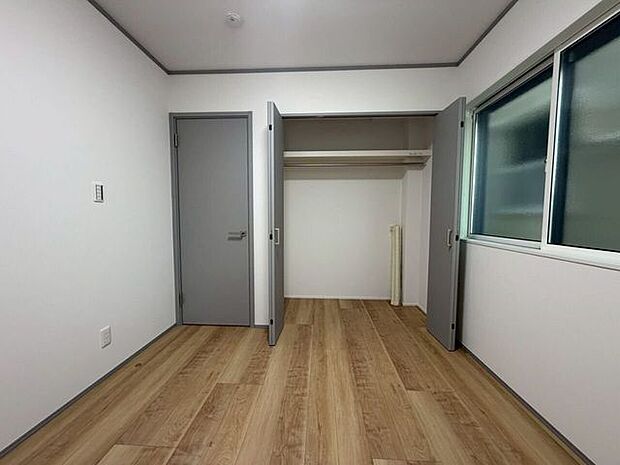 【4.5帖洋室】全居室収納付!たっぷりの収納スペースで快適に暮らせそうです!