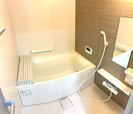 ゆったりと浴槽に浸かって一日の疲れを癒していただけます。