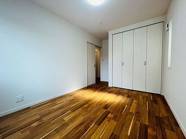 【1階洋室】ライフスタイルに合わせてお使いいただけます♪