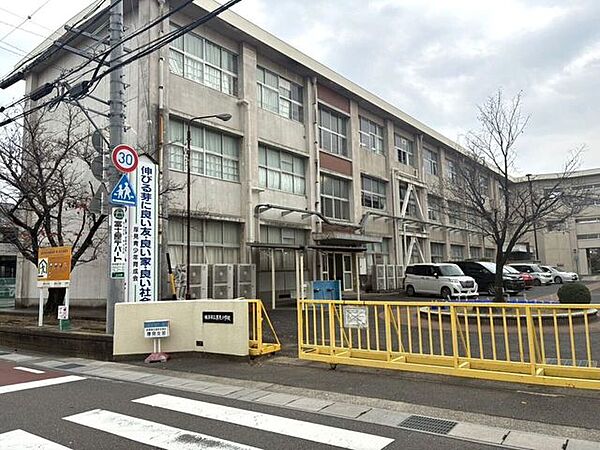厚見小学校 800m