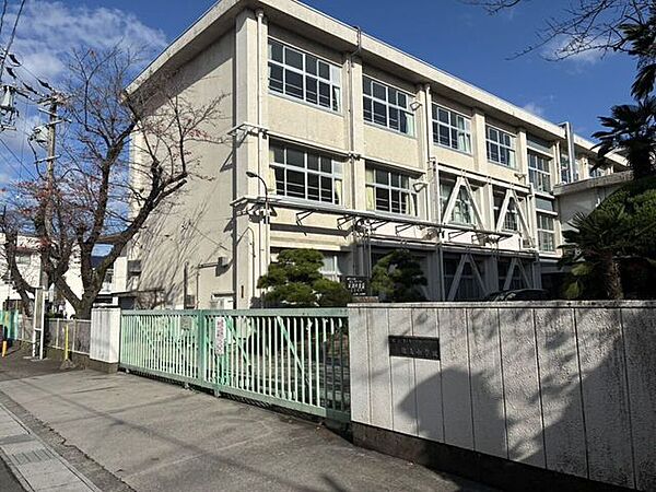 鏡島小学校 750m