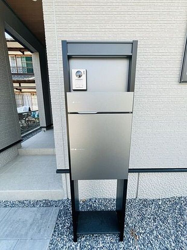宅配ボックス付きのため不在時も荷物の受取の心配がありません!