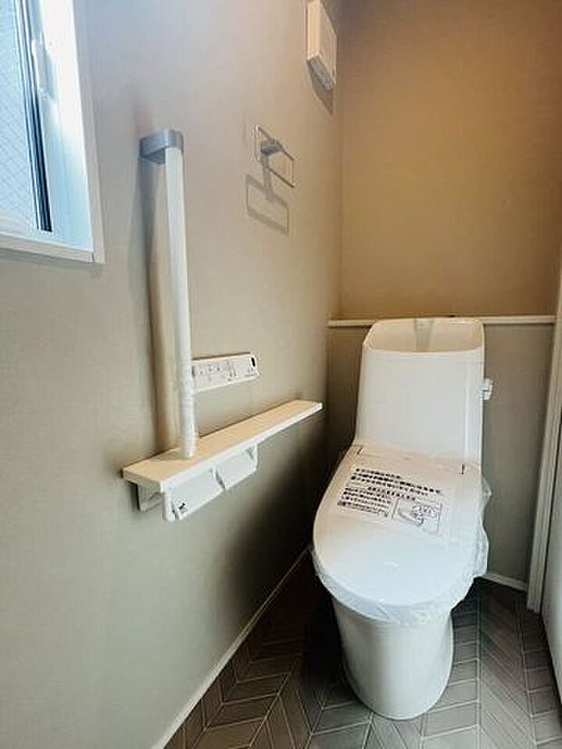 1・2階にトイレがございます♪朝の忙しい時間帯も待たずにすみそうですね♪