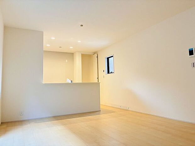 ＊自然と家族が集う、南向きの気持ちのいいリビング