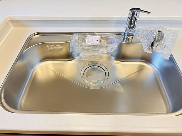 ＊浄水器つき、シャワー水栓！シャワーで伸ばしてシンクの隅まで洗えます！お水がキレイで嬉しいですね。