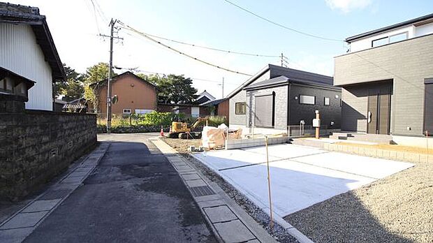 広々しているので駐車がしやすいです