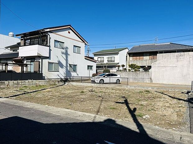 周辺は生活施設が充実したエリアで、毎日の暮らしがとても便利です。スーパーやコンビニが徒歩圏内に多数あり、通勤・通学にも安心の立地です◎※実際の写真から加工を行っております。