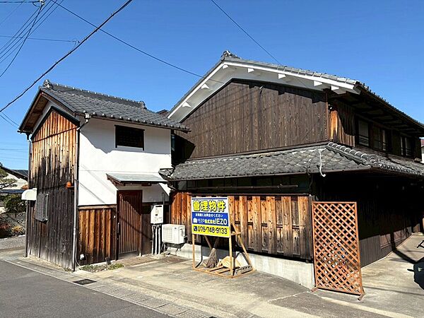 蔵と離れ付きの5ＬＤＫ中古戸建です♪
