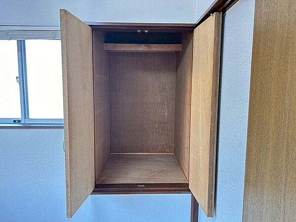 2Ｆ北側約6帖洋室の物入！奥行きがあり広々とした収納ですので、お荷物スッキリ片付きます♪