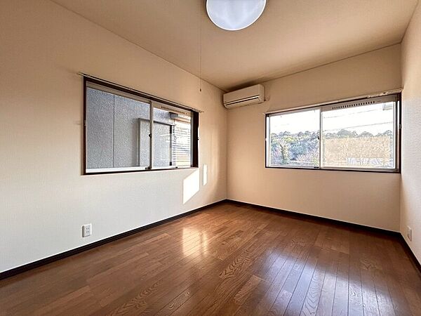 2Ｆ東側約6帖洋室！南側・東側の2面採光で明るいお部屋です♪